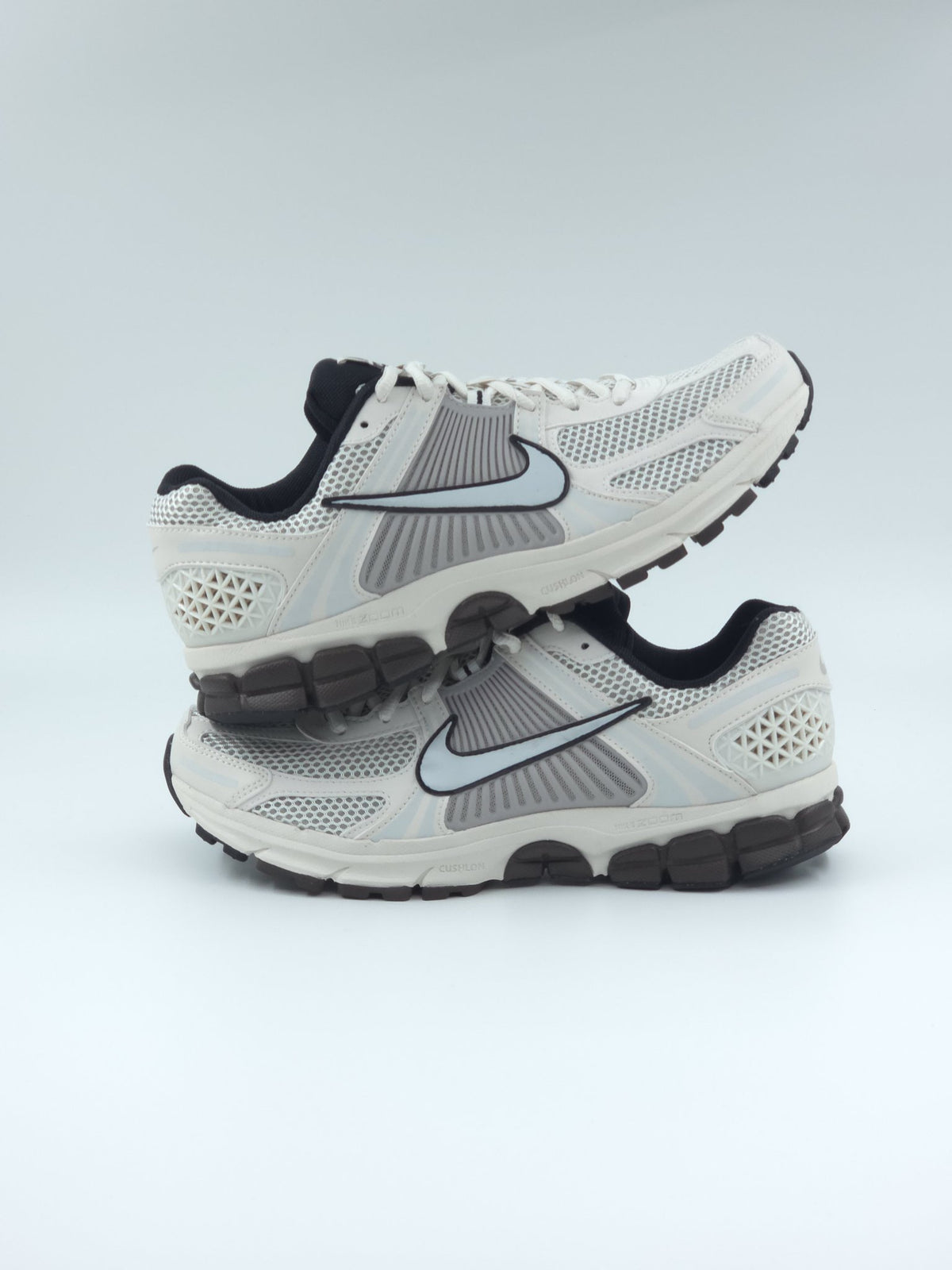 Nike Zoom Vomero 5 pointure 44 – sneakers neuves, vue 2